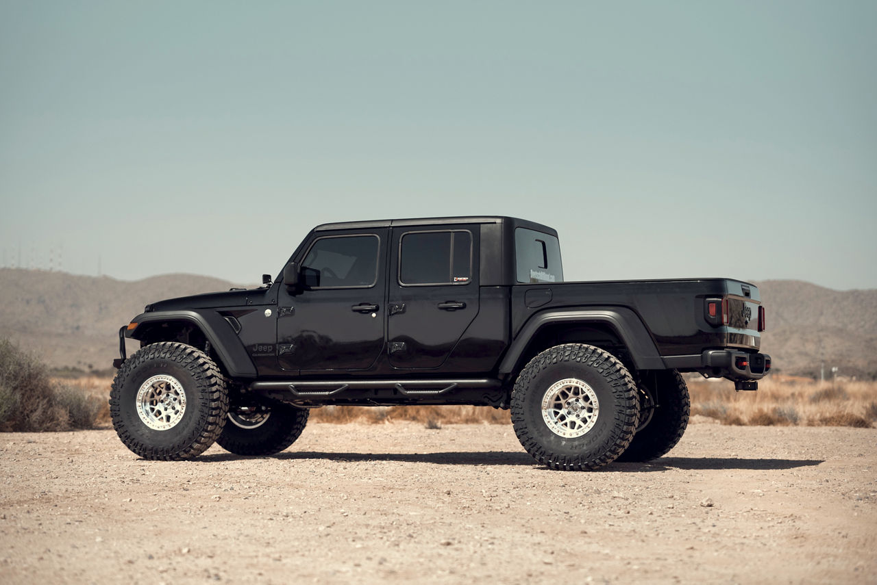 2020 Jeep Gladiator - KMC GRENADE CRAWL BEADLOCK - Machined | KMC